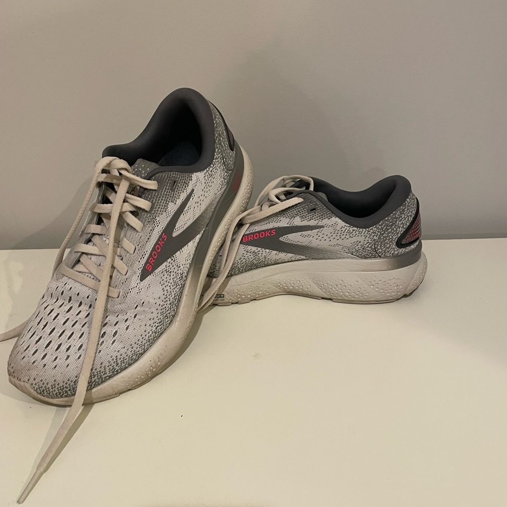 Brooks women’s shoes Ghost